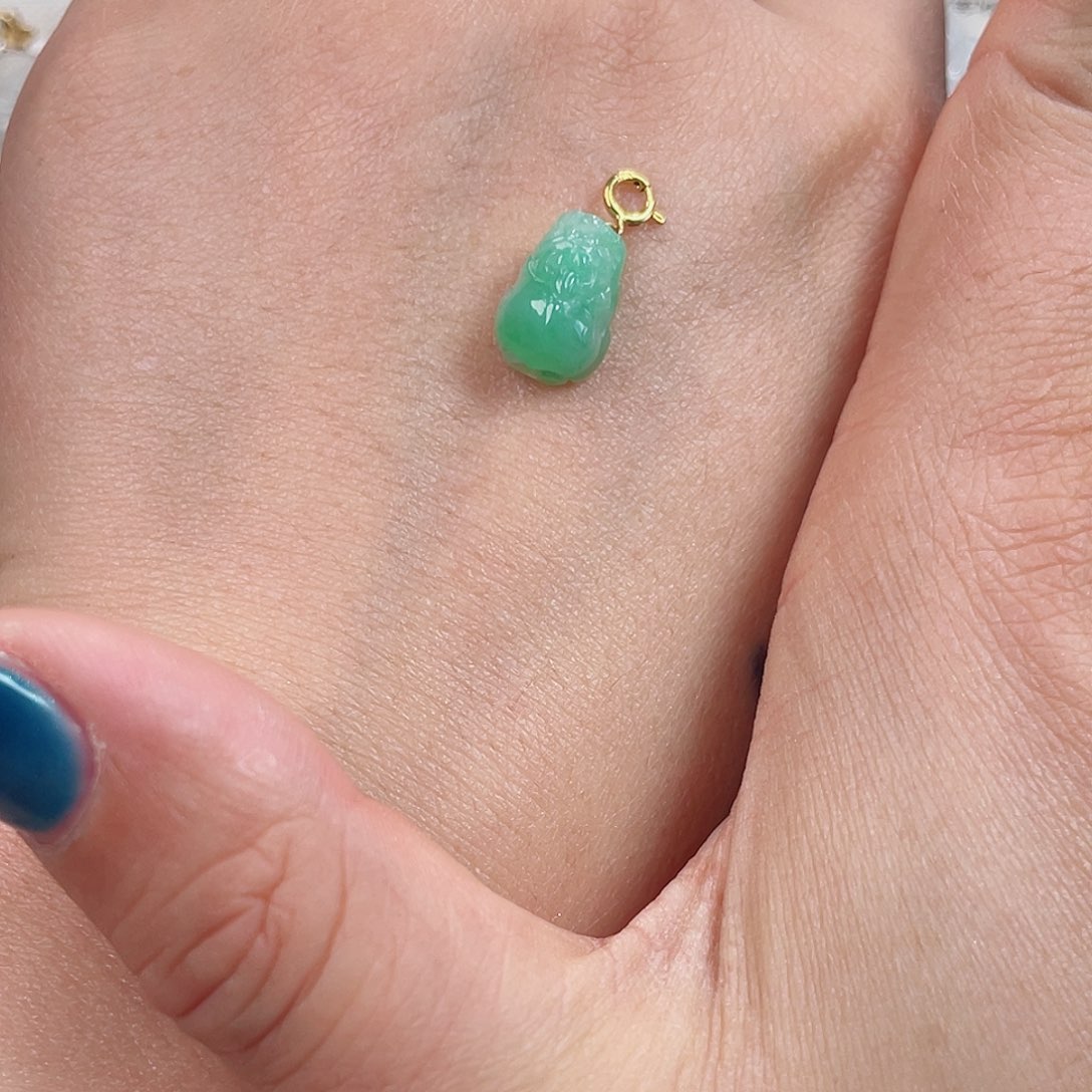 翡翠18K金镶嵌颈饰天****）貔貅