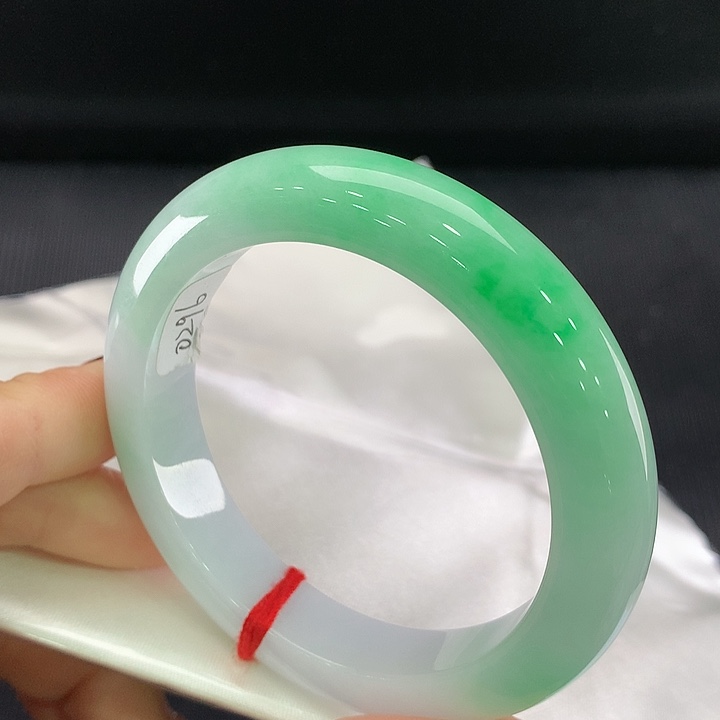 翡翠手镯未镶嵌正圈53