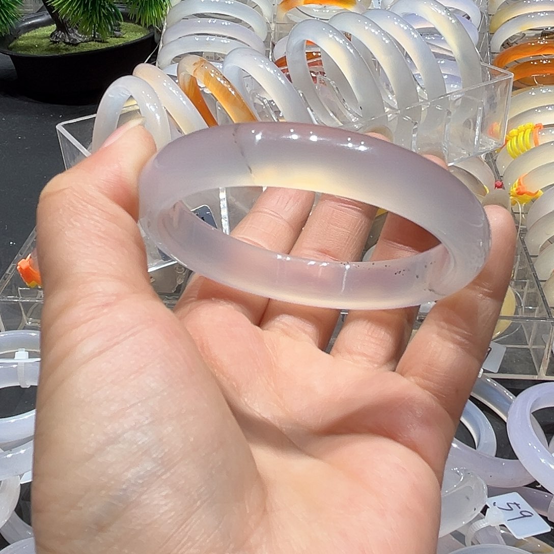 只***只玛瑙/玉髓未镶嵌手镯