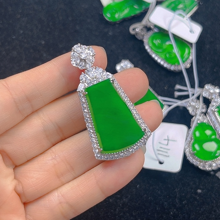 翡翠吊坠(不含链)未镶嵌