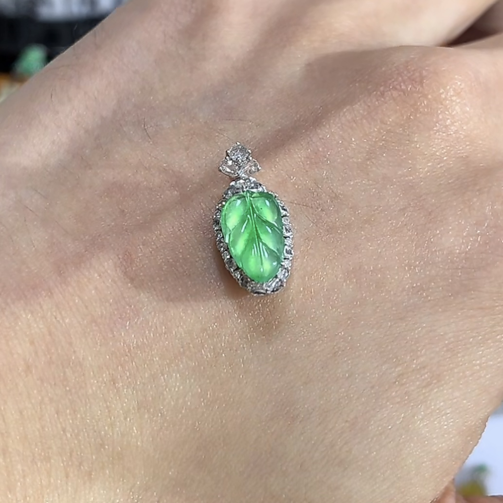 缅甸天然a货翡翠正冰起光木那绿小叶子