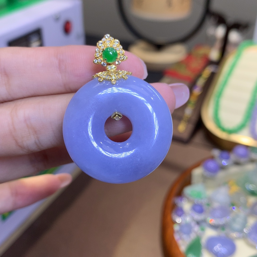 翡翠18K金镶嵌颈饰翡翠