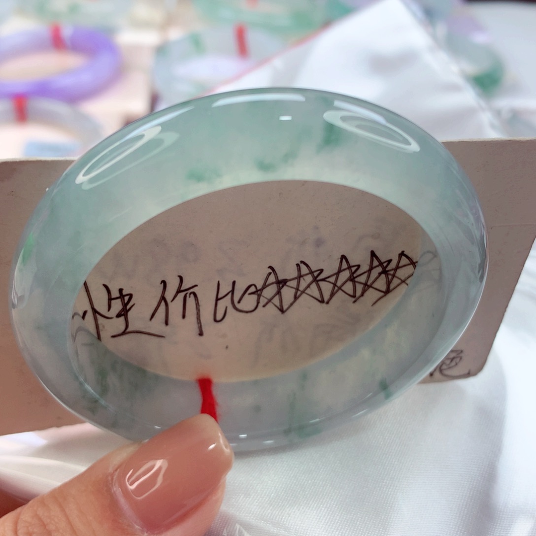 翡翠手镯未镶嵌师妹
