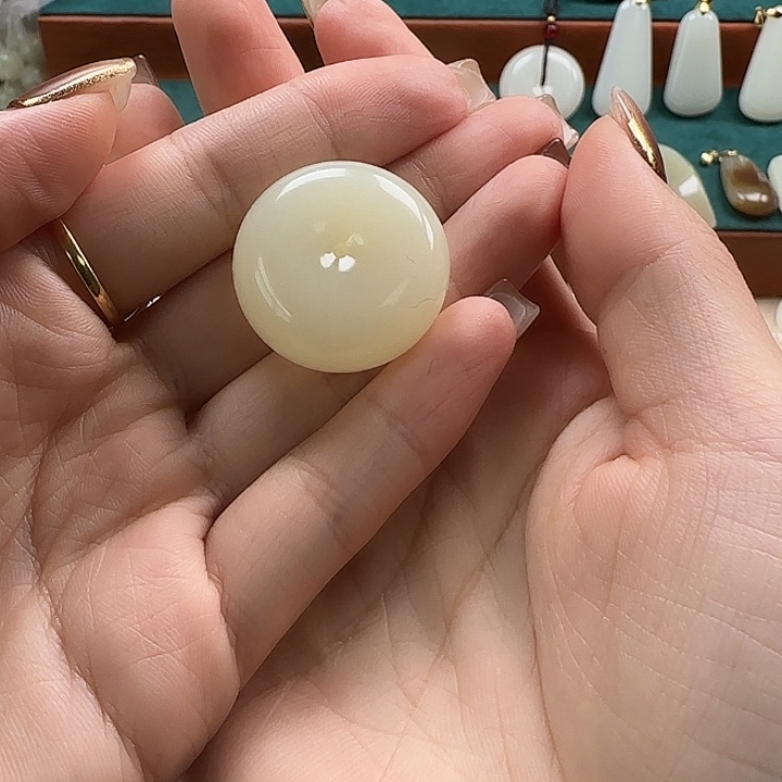 和田玉（糖玉）未镶嵌颈饰