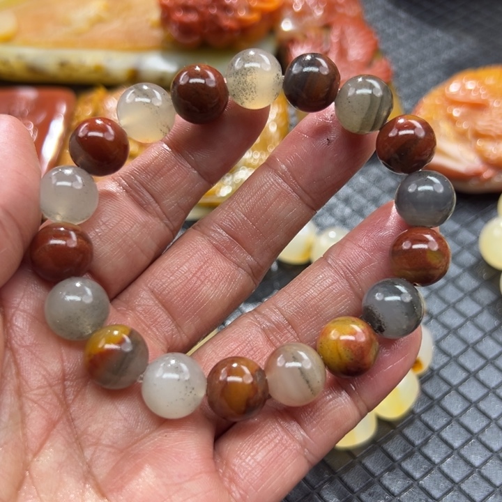 石英质玉（黄龙玉）颈饰未镶嵌