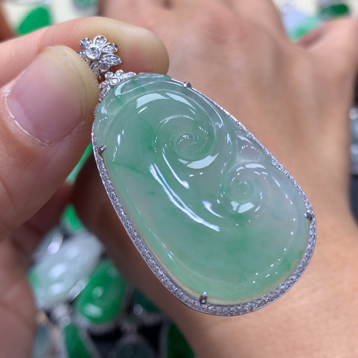 翡翠吊坠(不含链)18K金镶嵌