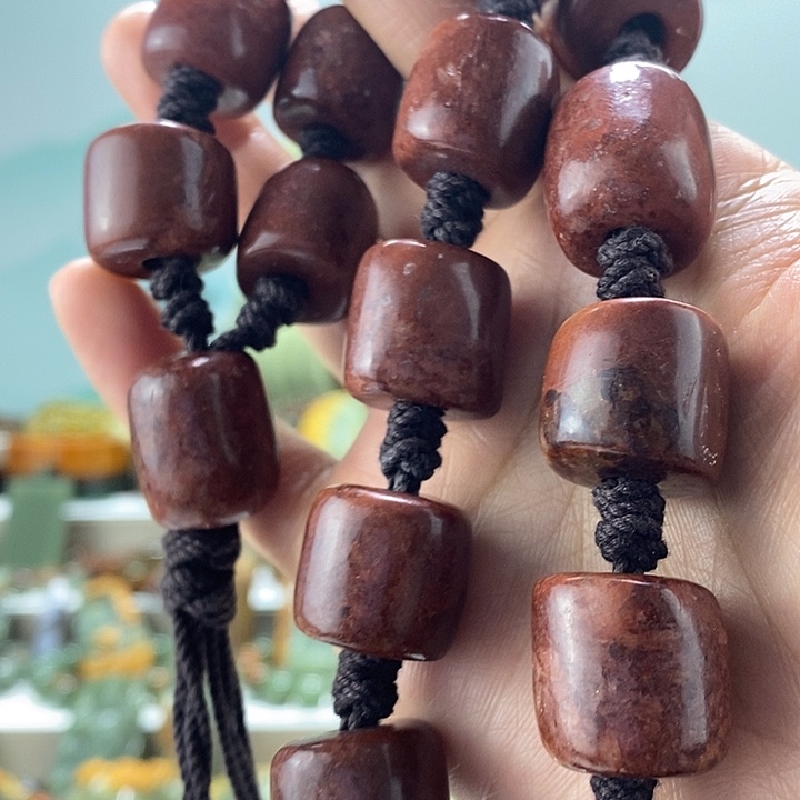 岫岩河磨玉（透闪石质玉）手持未镶嵌