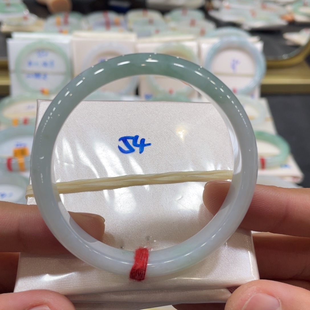 翡翠手镯未镶嵌翡翠手镯