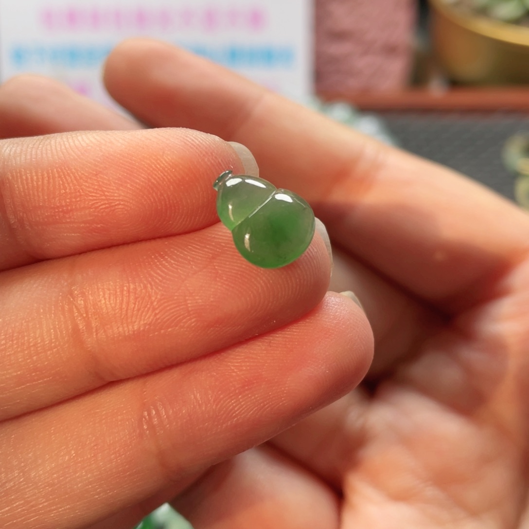 未镶嵌挂件翡翠  翡翠