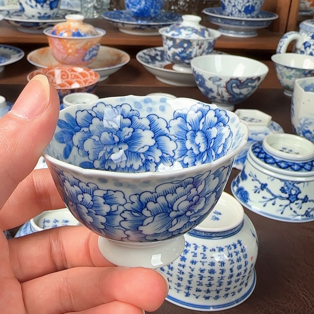 杯青花釉下葵口主人杯