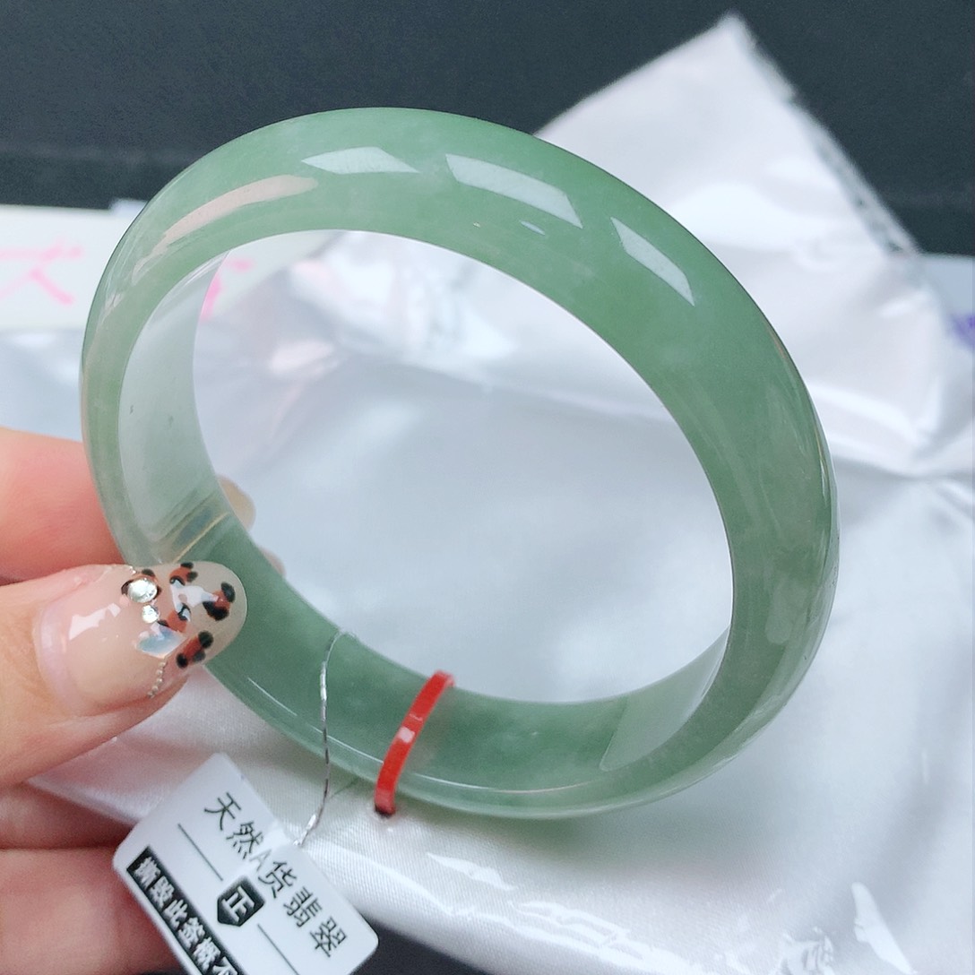 翡翠手镯未镶嵌56圈