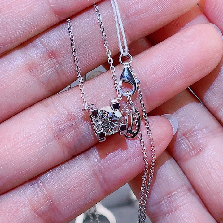 实验室培育钻石18K金镶嵌1克拉牛头项链