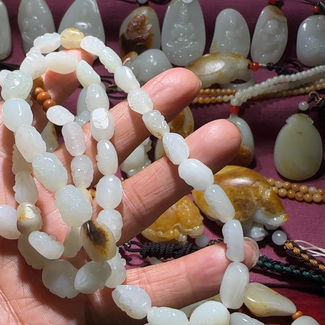 和田玉颈饰未镶嵌德**位