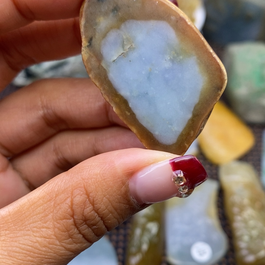 翡翠颈饰未镶嵌翡翠