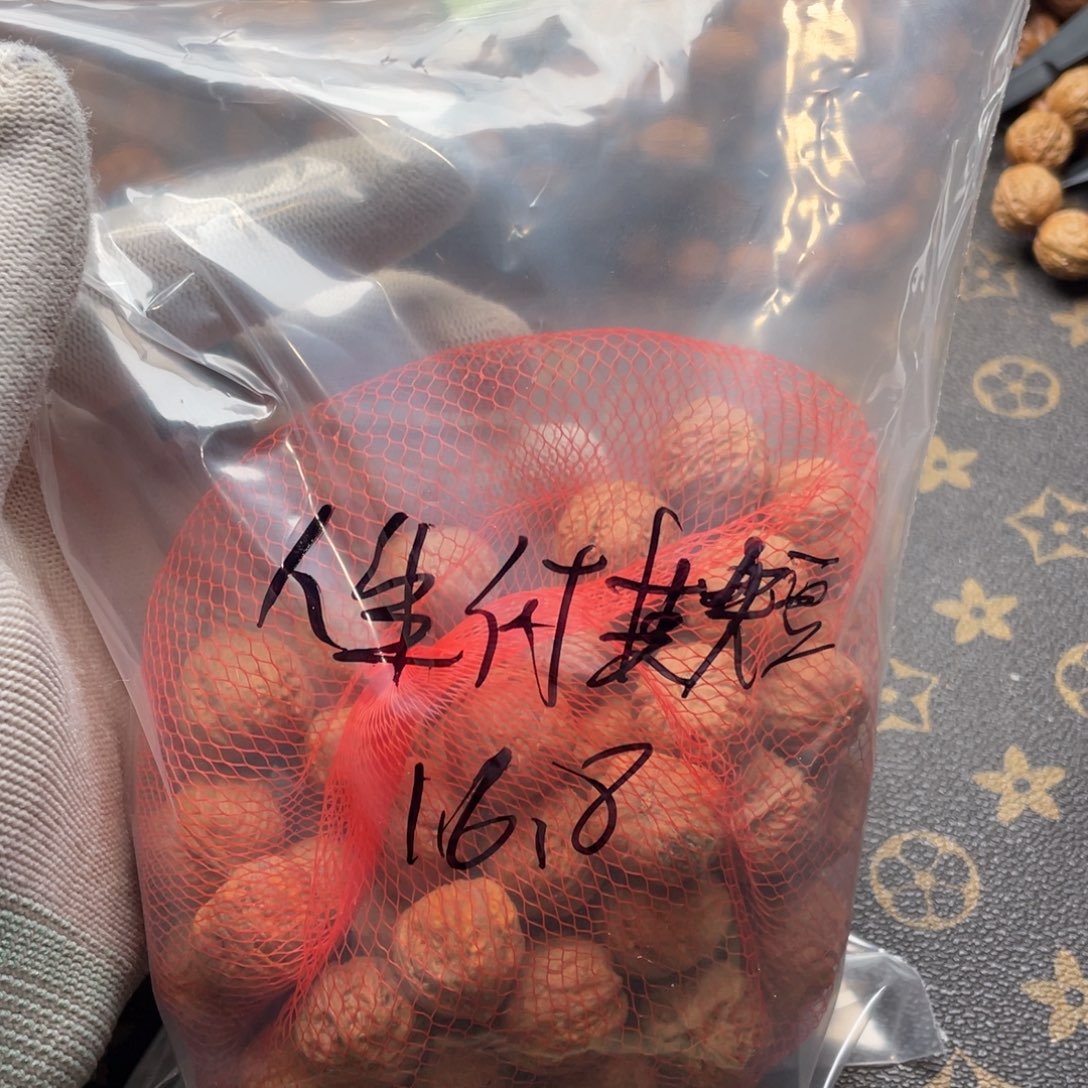 文玩核桃吊坠秋子