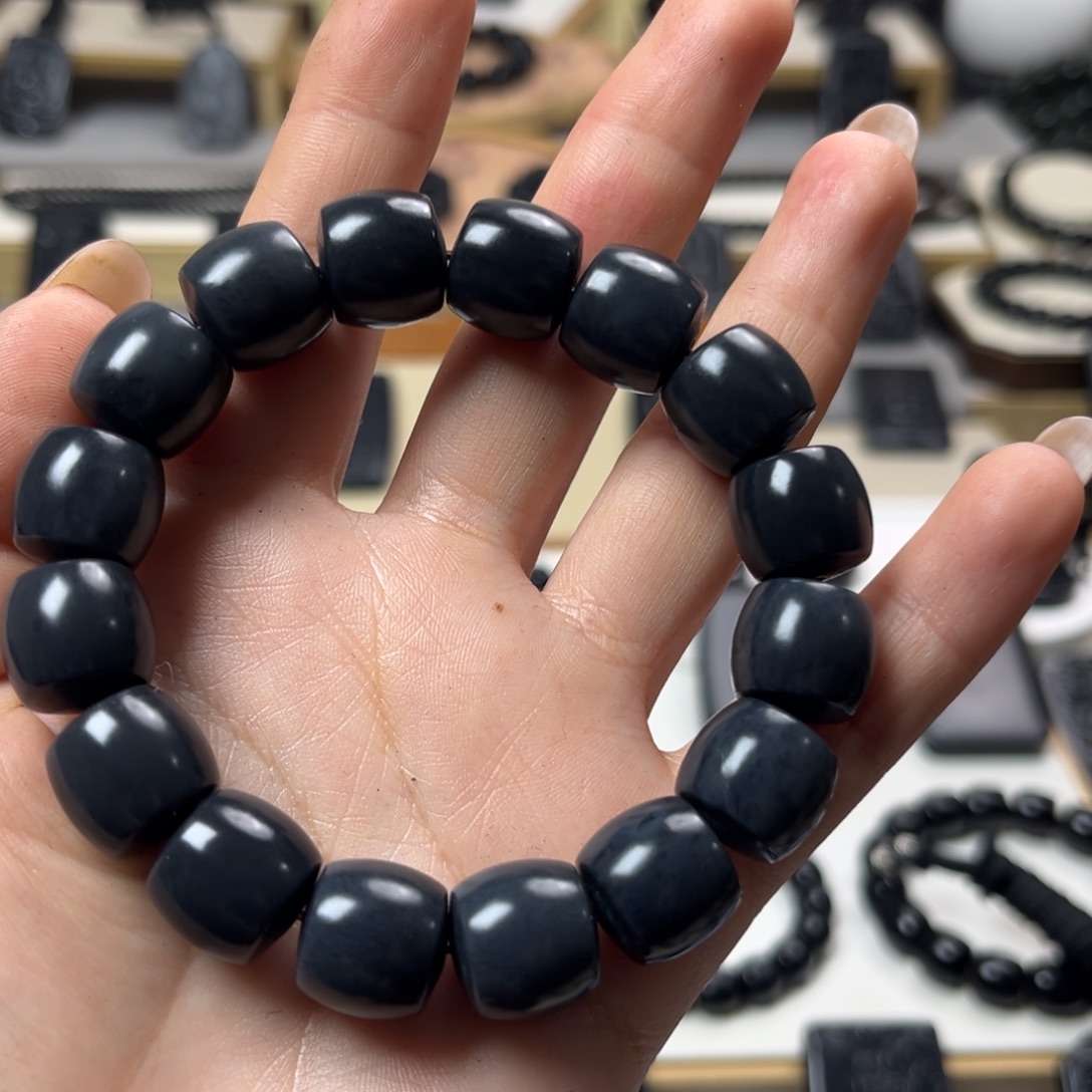 和田玉（墨玉）未镶嵌颈饰卡14直切福利体验