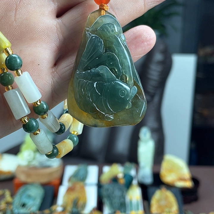 蛇纹石玉颈饰未镶嵌