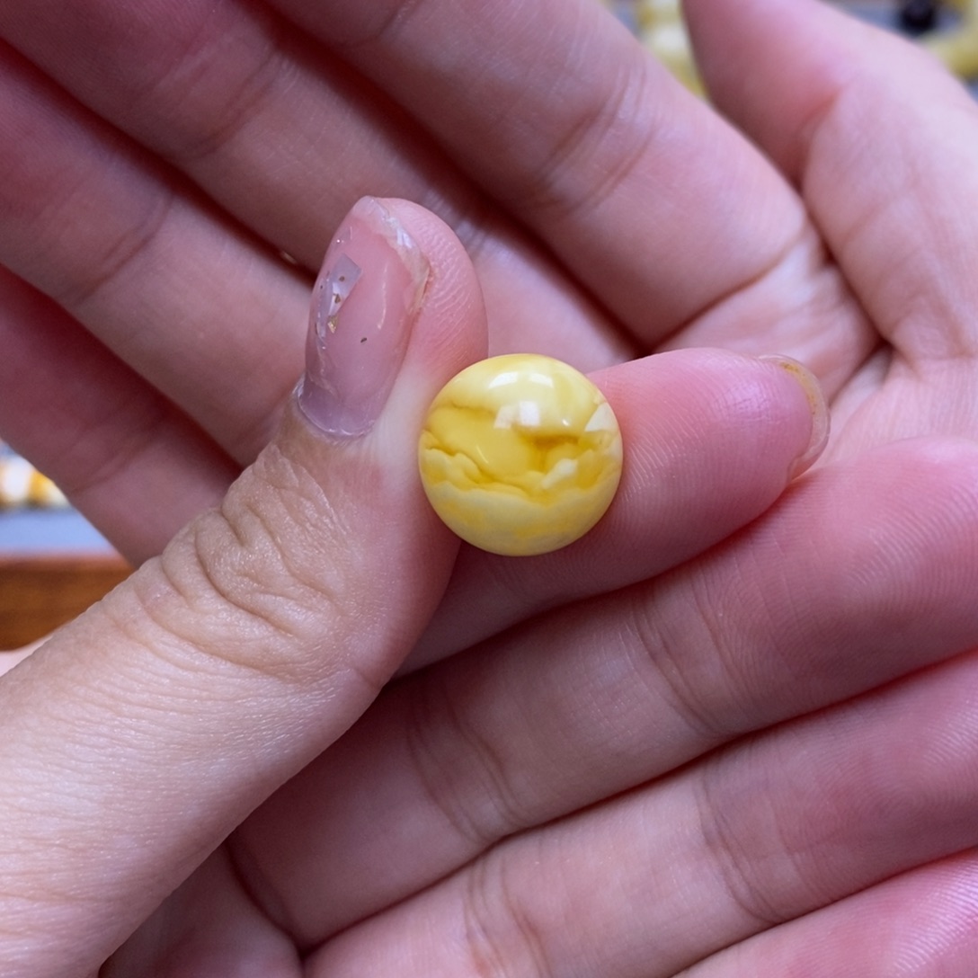 偷***菜琥珀未镶嵌珠宝奇石