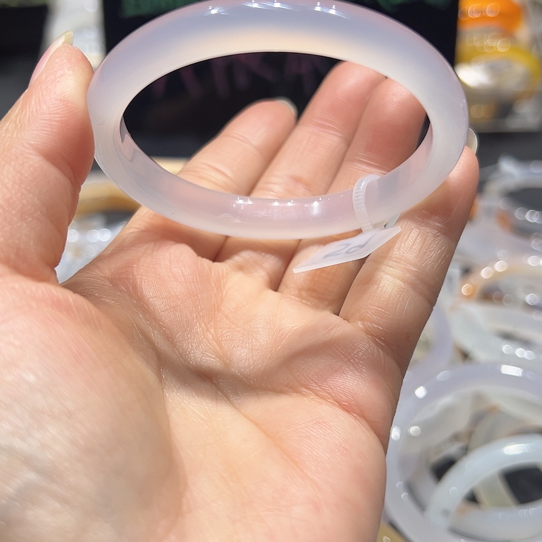 玛瑙/玉髓未镶嵌手镯内里有磕碰