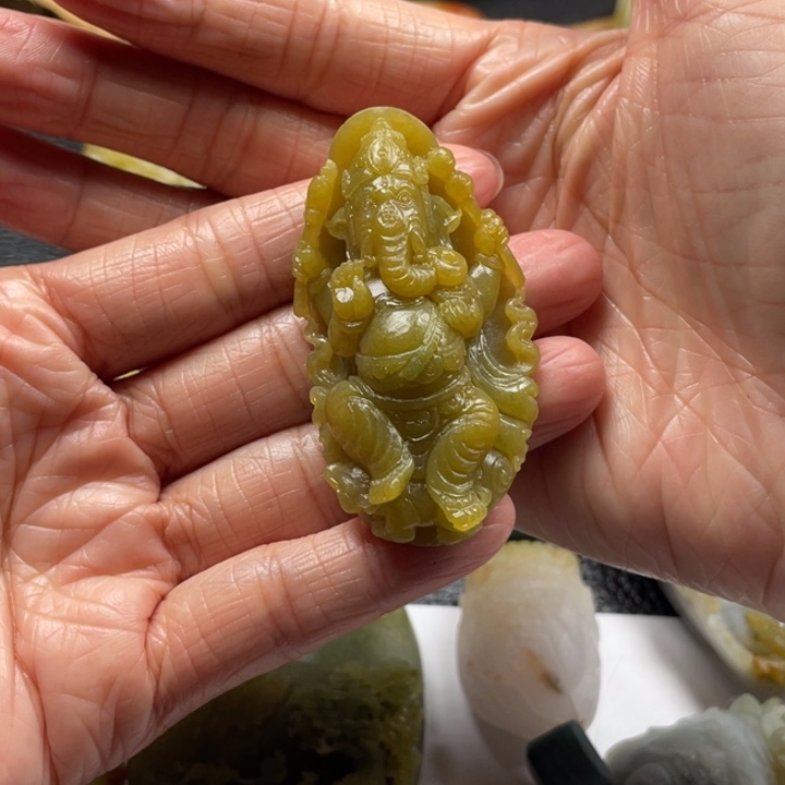 茄***鱼定制翡翠未镶嵌象神