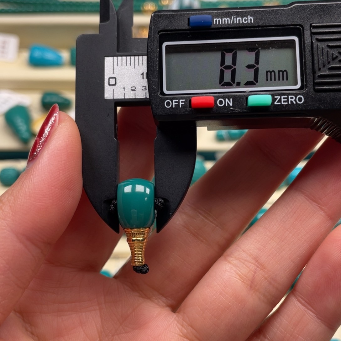 18K金镶嵌绿松石珠宝奇石三通