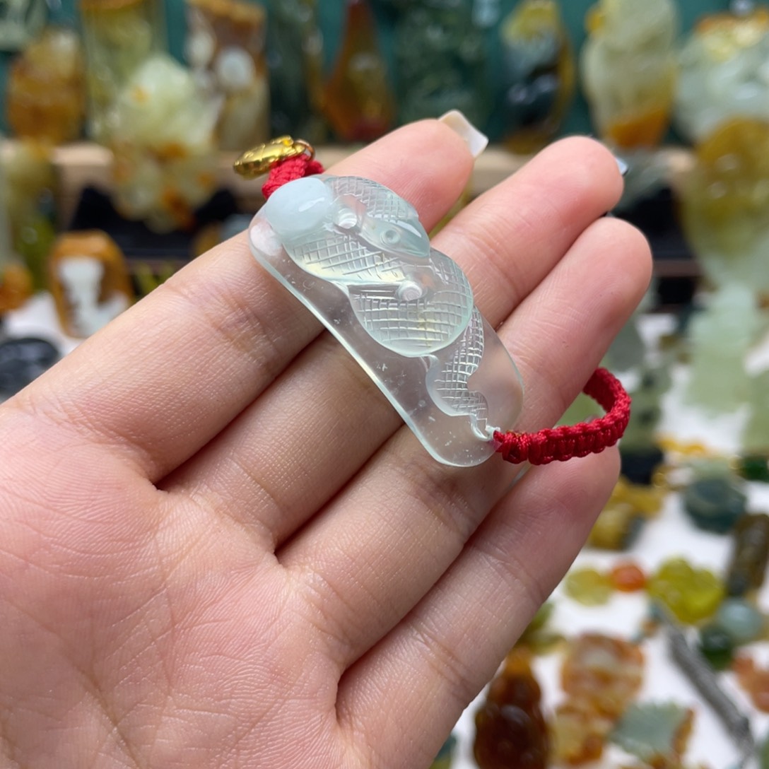 蛇纹石玉颈饰未镶嵌