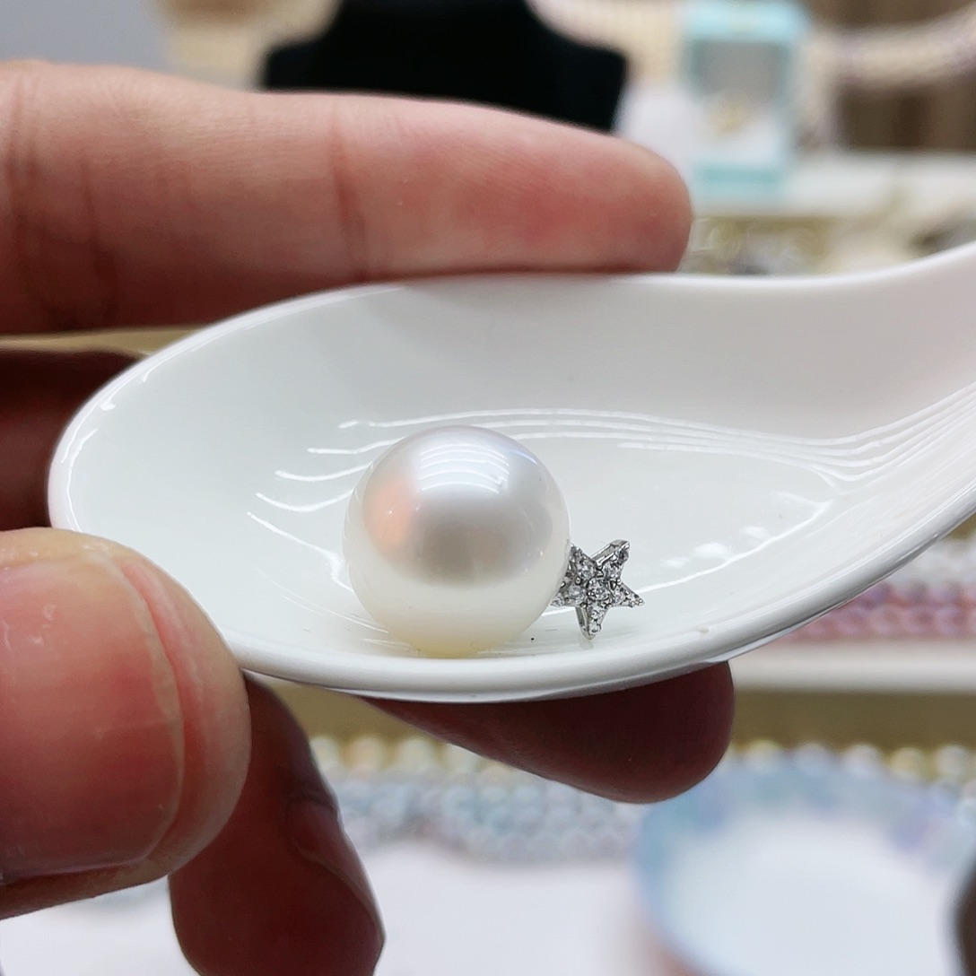 海水珍珠颈饰18K金镶嵌