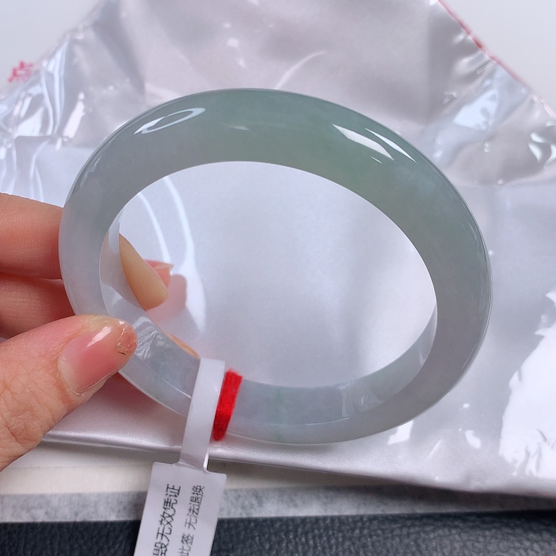 翡翠手镯未镶嵌四**子 正圈