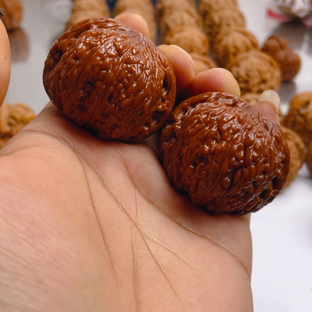 文玩核桃把件老款绣球