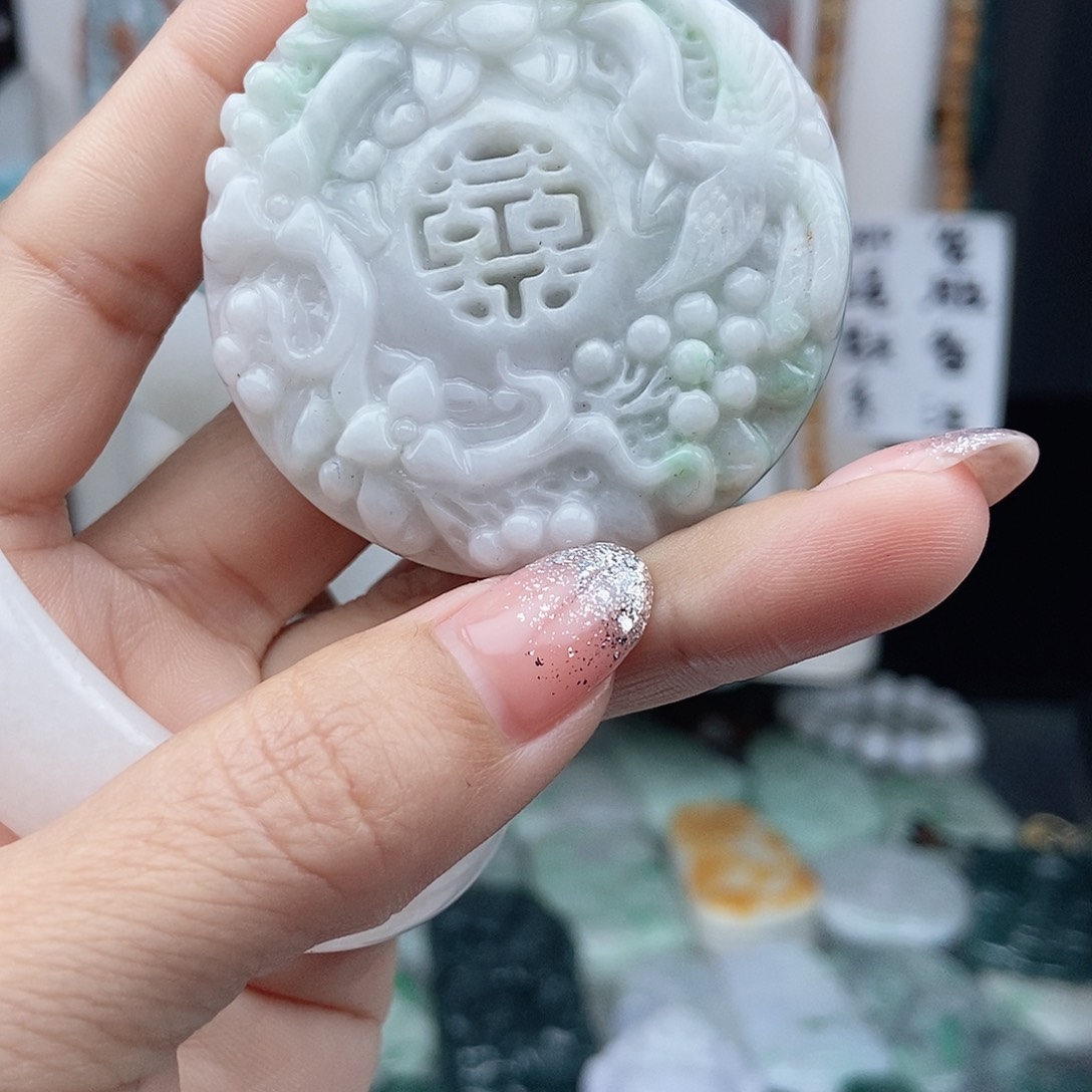 翡翠颈饰未镶嵌翡翠