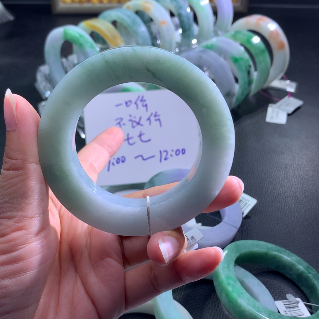 我***静定制翡翠未镶嵌翡翠手镯54-55正。冰飘花