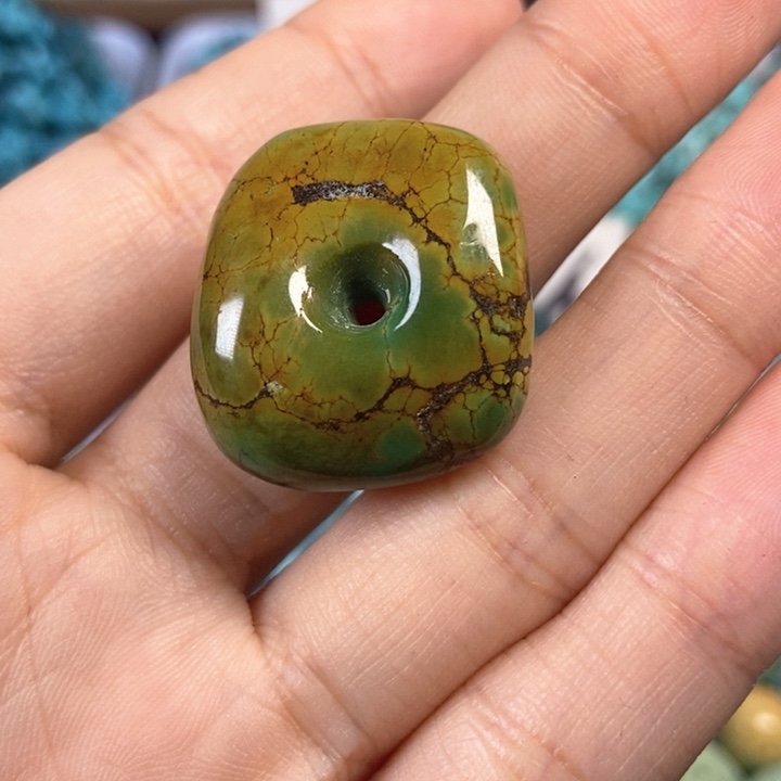 绿松石未镶嵌颈饰