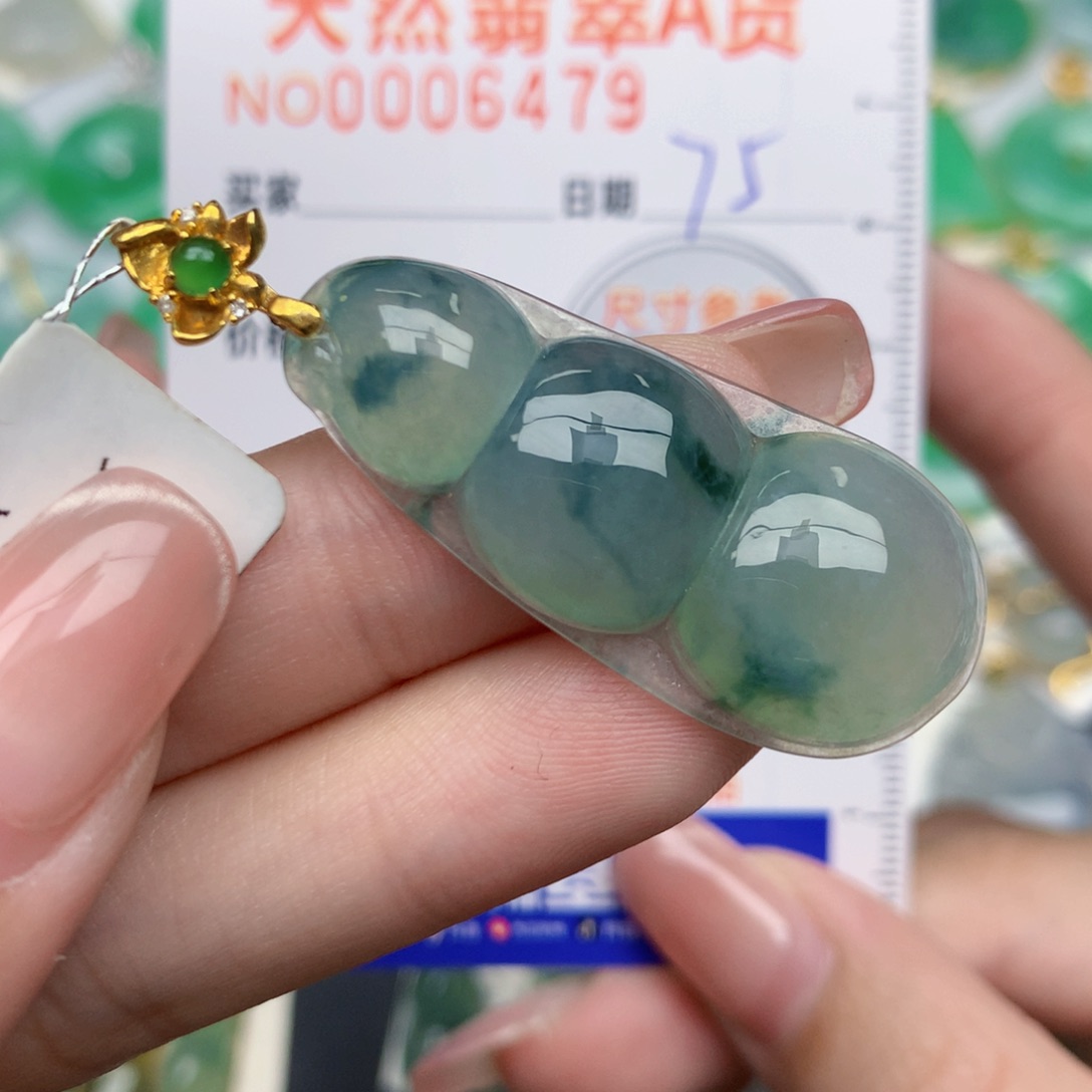 翡翠18K金镶嵌颈饰妹**?豆子