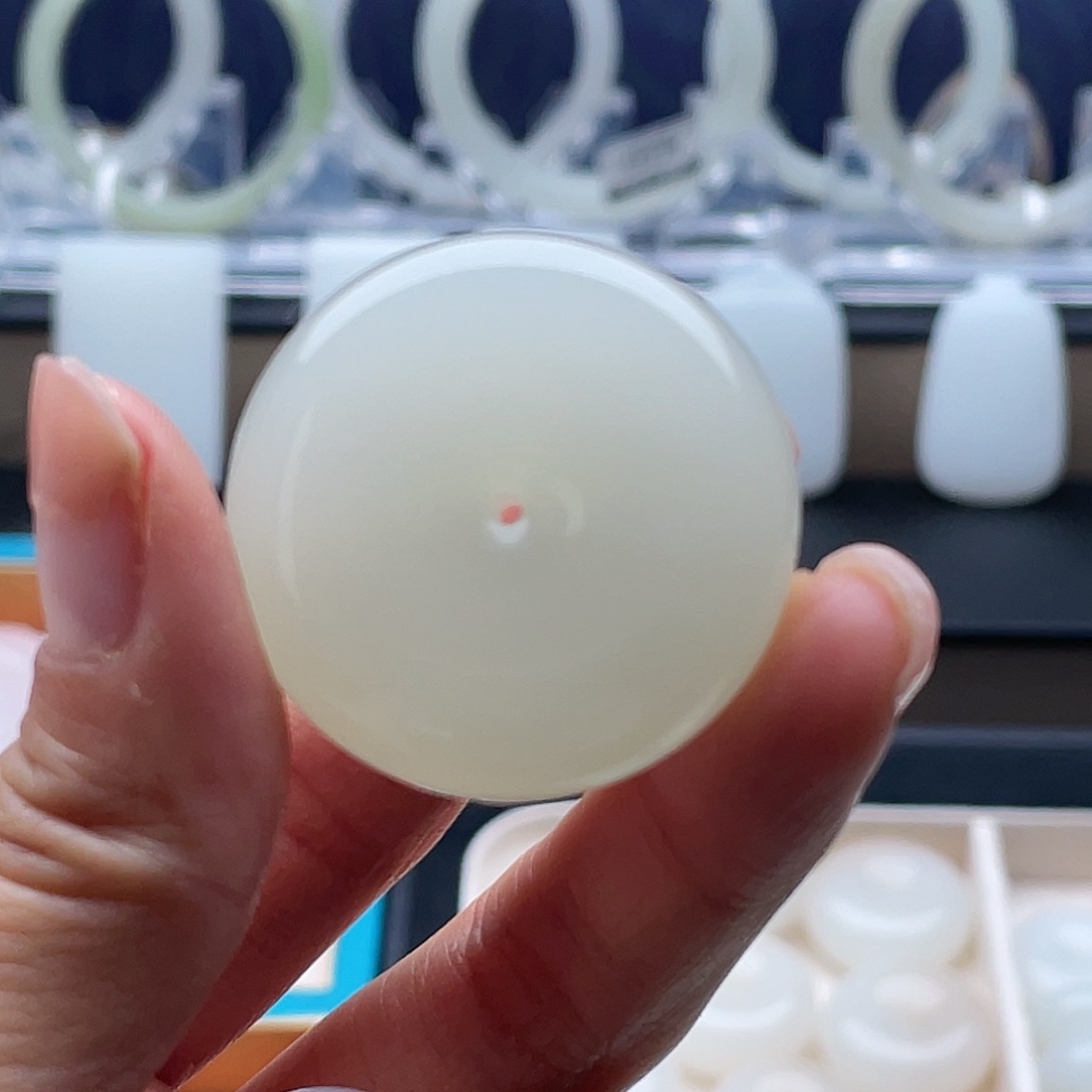 用***5和田玉未镶嵌颈饰