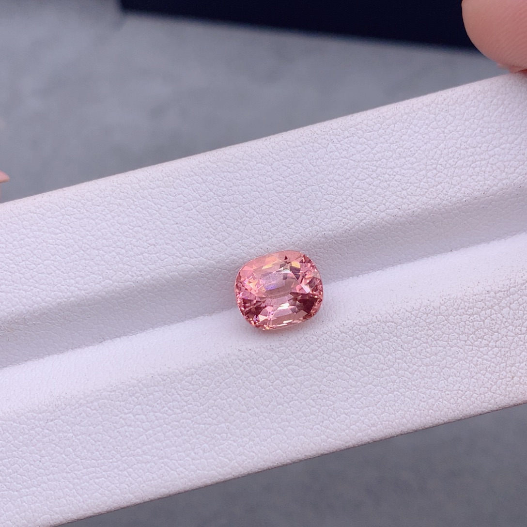 未镶嵌裸石碧玺2.78克拉粉橙色