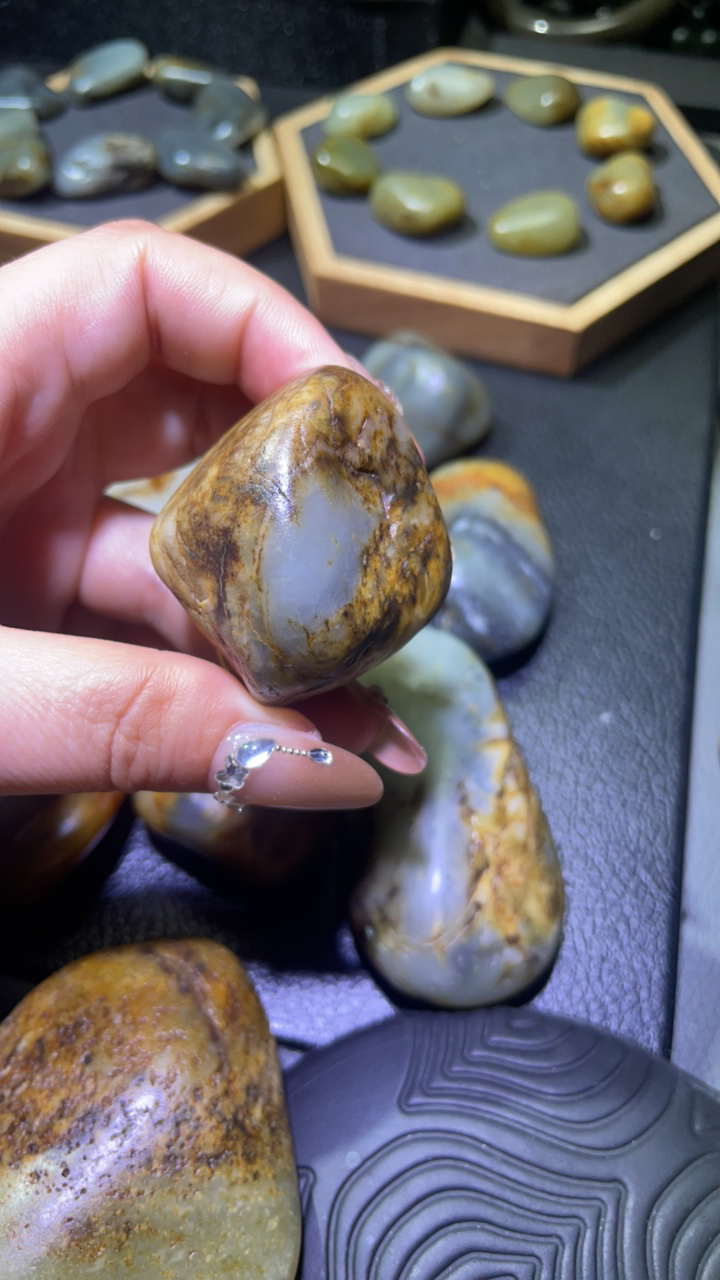 天然和田玉玉石吊坠