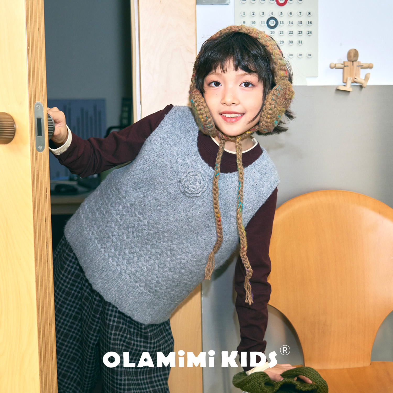 OLAMIMI儿童亲子秋冬复古叠穿立体钩花浅灰绞花针织毛衣马甲背心