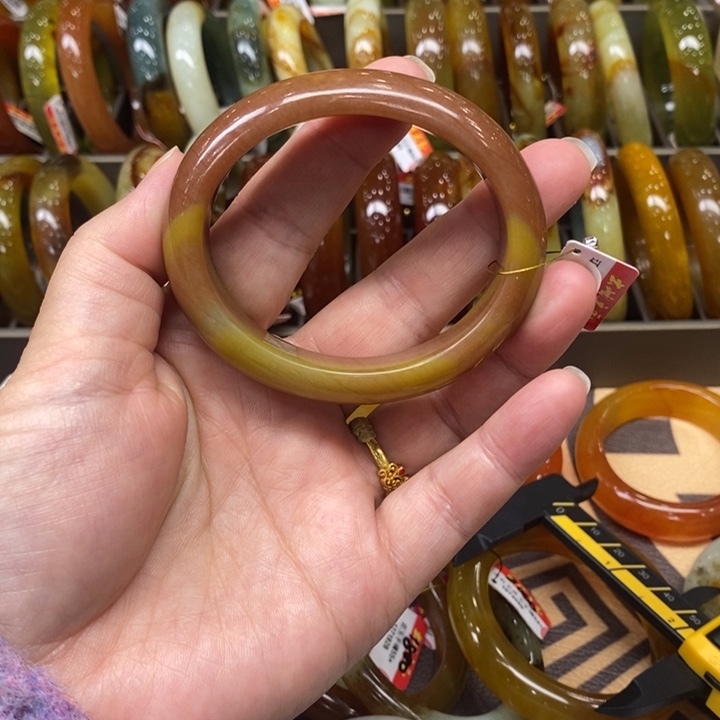 透闪石-蛇纹石玉未镶嵌手镯