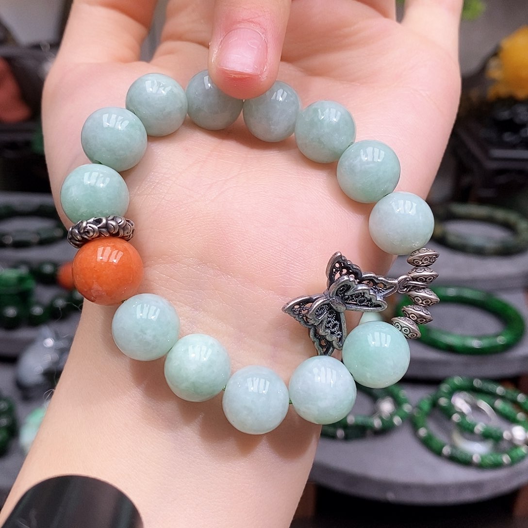 未镶嵌翡翠手链漂亮美眉