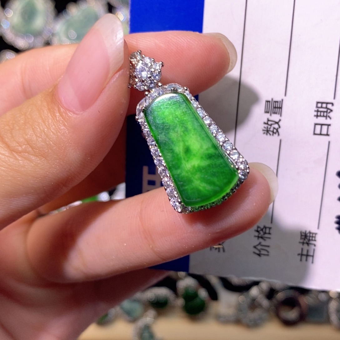 翡翠未镶嵌颈饰天然