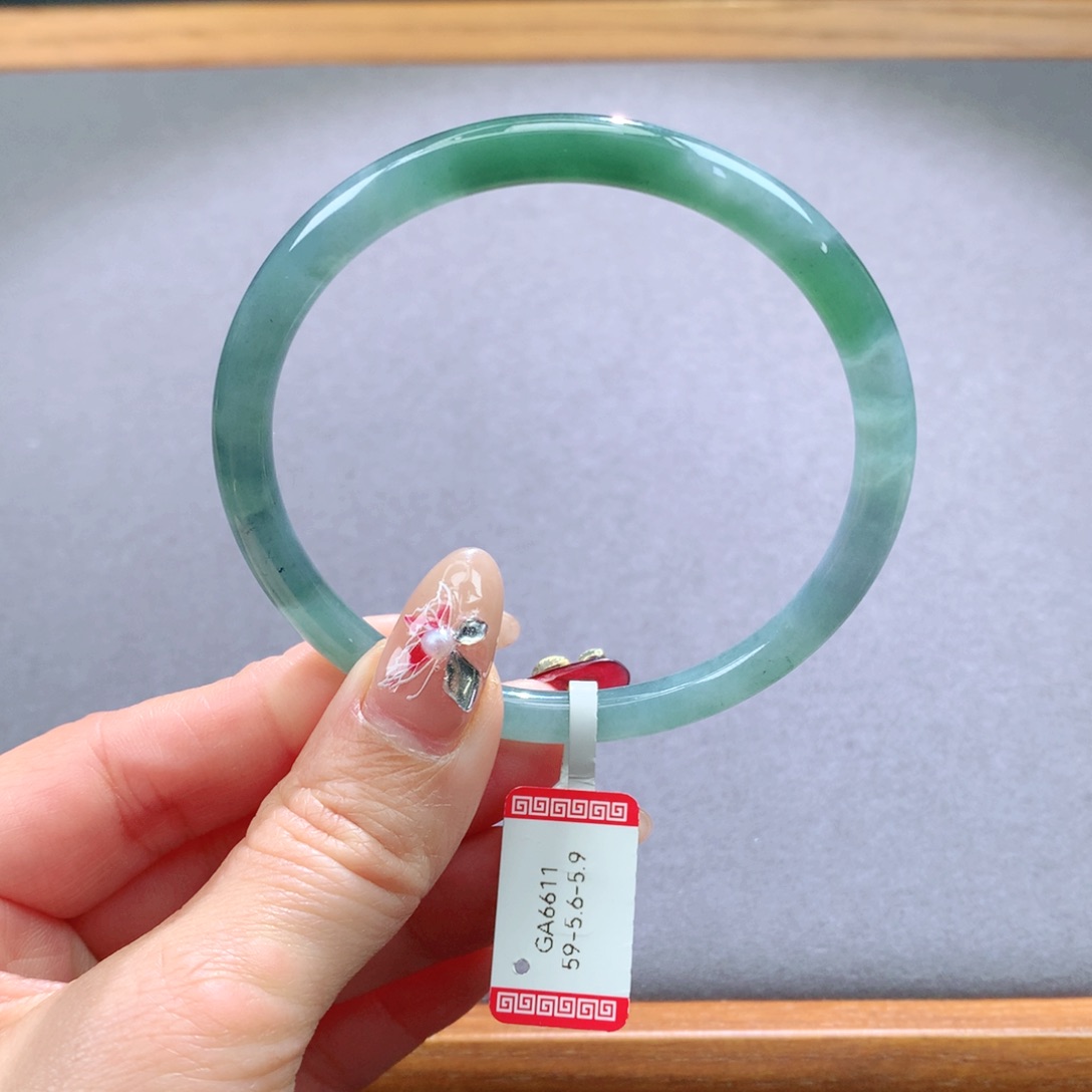 翡翠手镯未镶嵌天然翡翠手镯