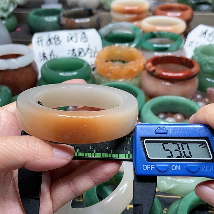 石英质玉手镯未镶嵌