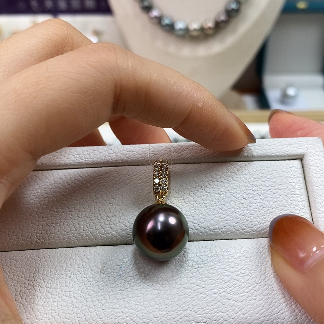18K金镶嵌海水珍珠吊坠(不含链)13.6大溪地黑珍珠吊坠孔雀绿无暇