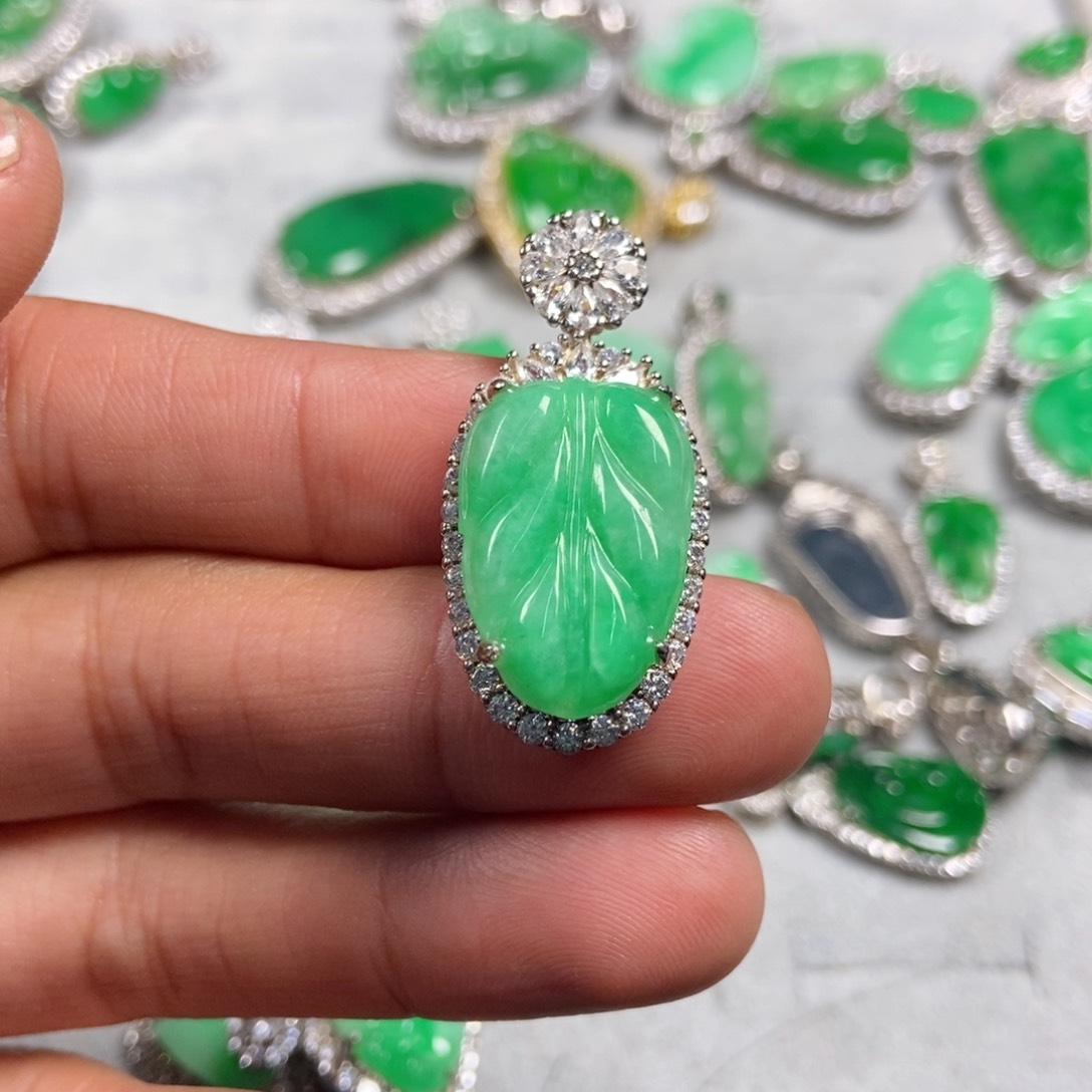 翡翠颈饰未镶嵌叶子
