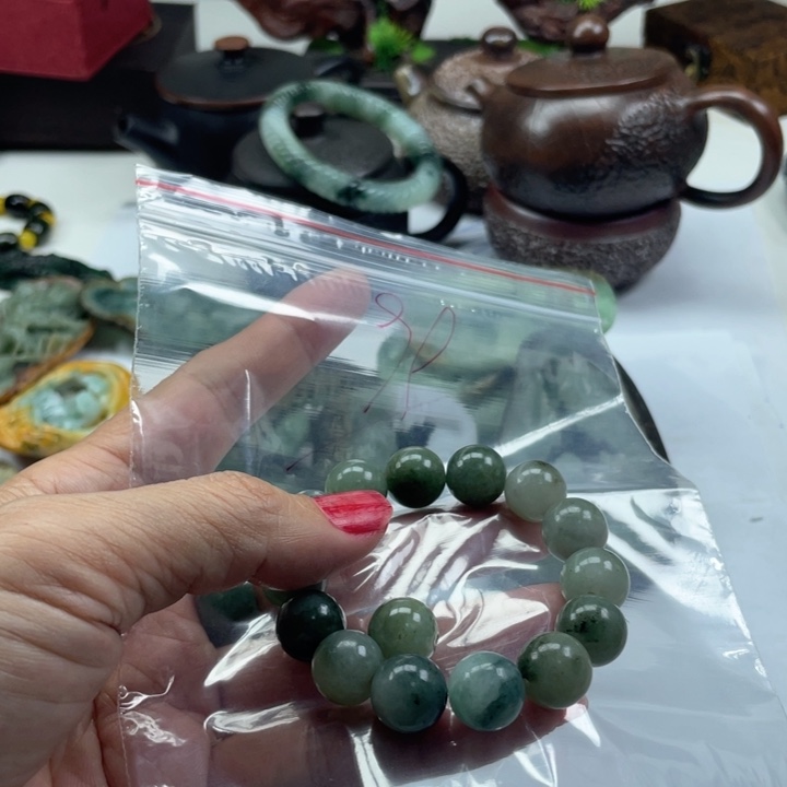 道***然翡翠未镶嵌颈饰成品