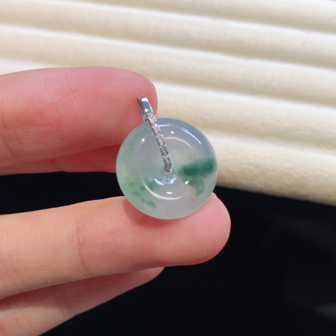 翡翠18K金镶嵌颈饰小扣子