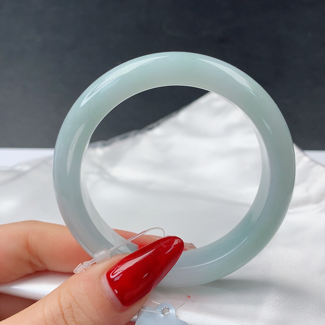 翡翠手镯未镶嵌0050正53