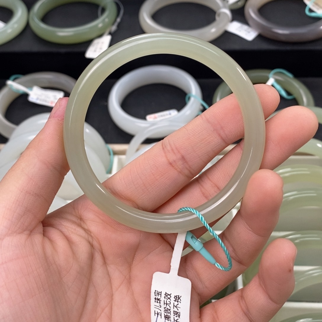 和田玉手镯未镶嵌57.58