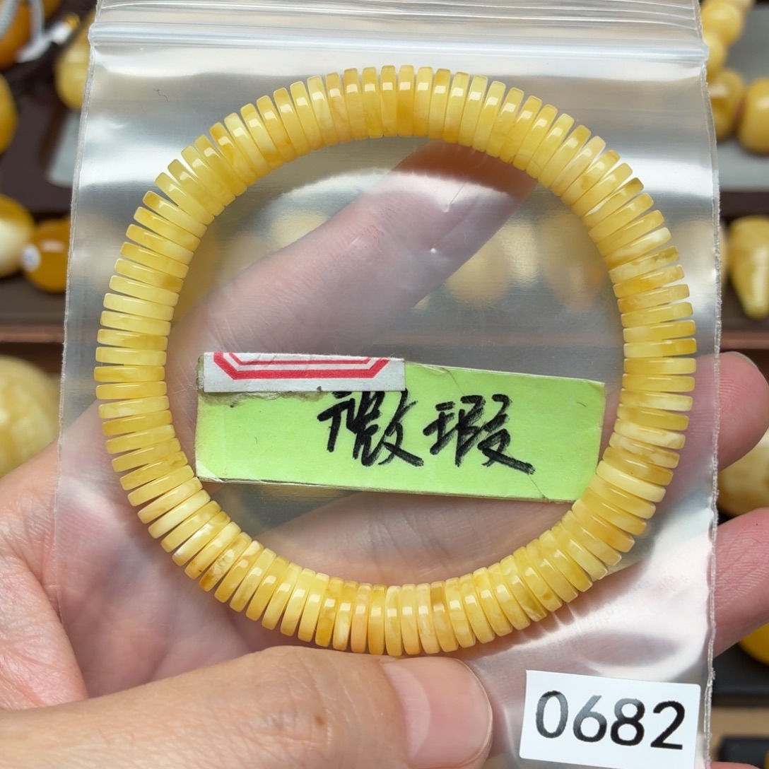 开****琥珀未镶嵌裸石蜜蜡药片串