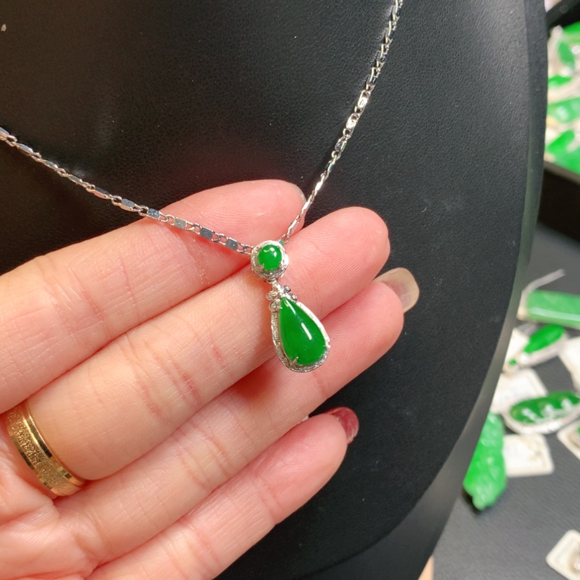 【闪购商品】翡翠吊坠(赠链)18K金镶嵌